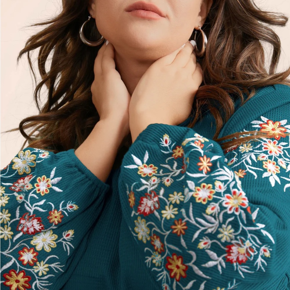 blouse bloomchic Embroidered waffle knit top